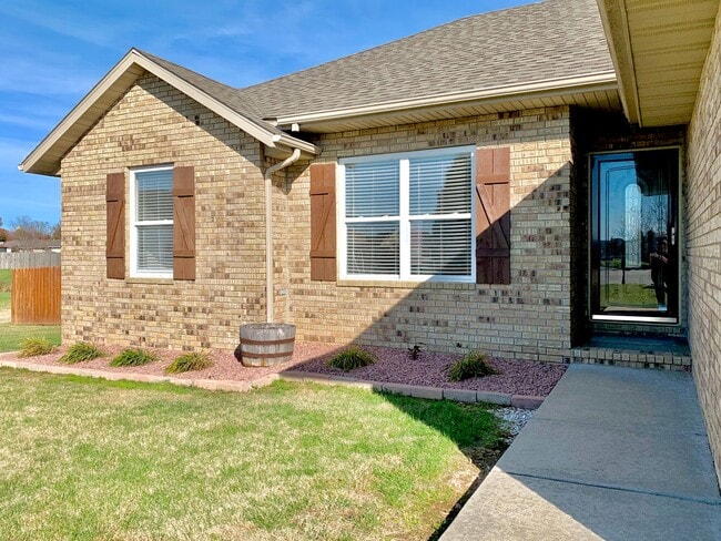 130 Pinyon Ave