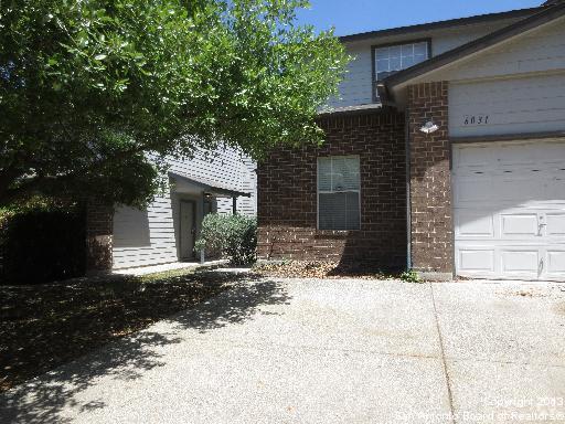 Building Photo - 3 Bedroom Townhouse near Medical Center!  ...