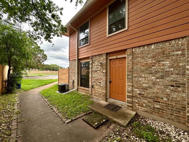 Photo - 6005 Cougar Dr Unidad A