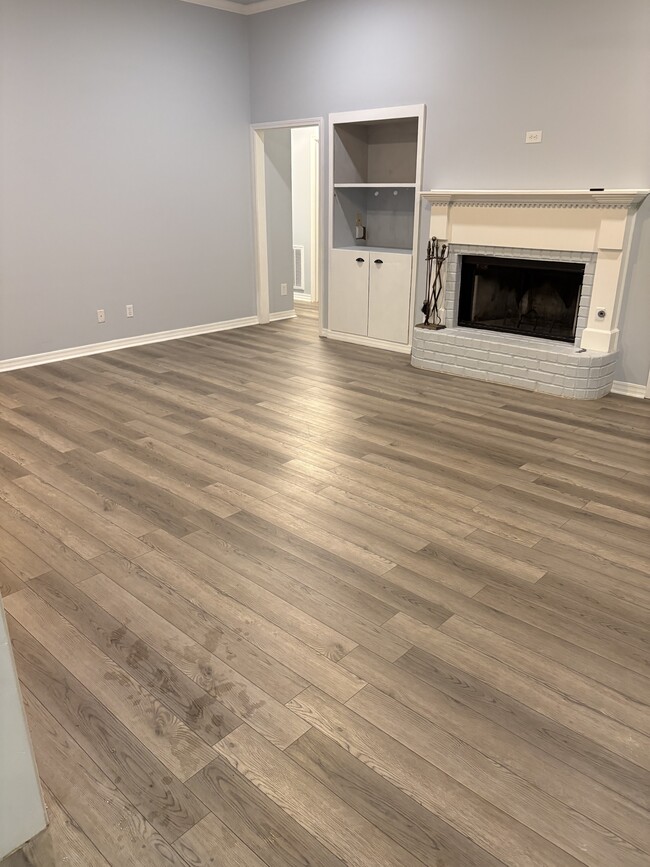 Photo - 5900 Clearview Cir