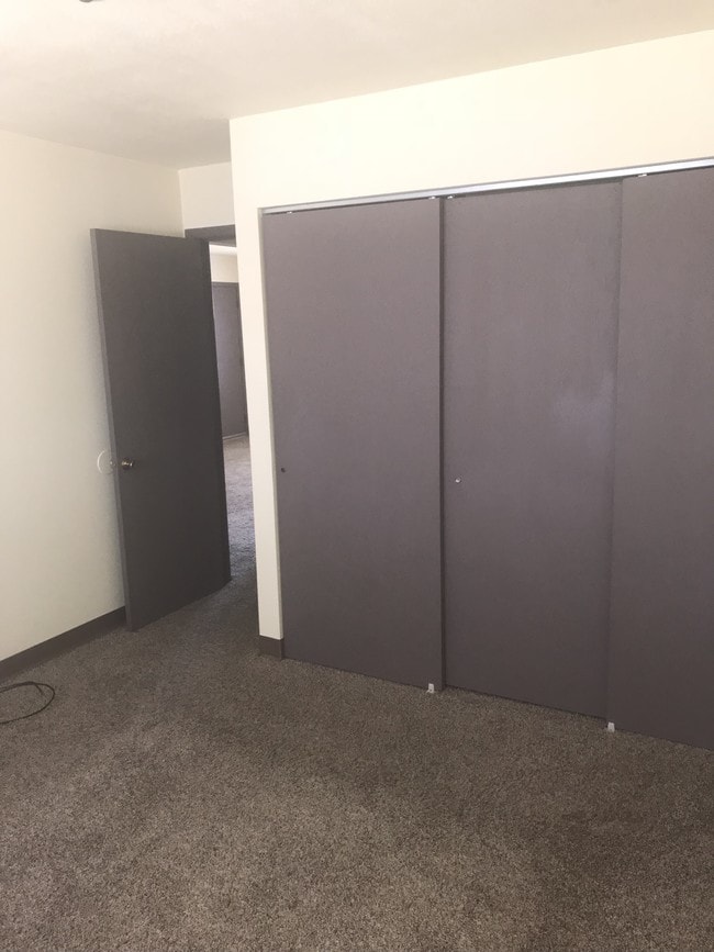 Photo - Emeis Park Apartments