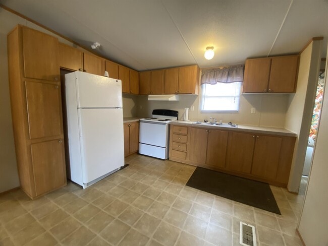 Photo - 2665 Douglas Rd