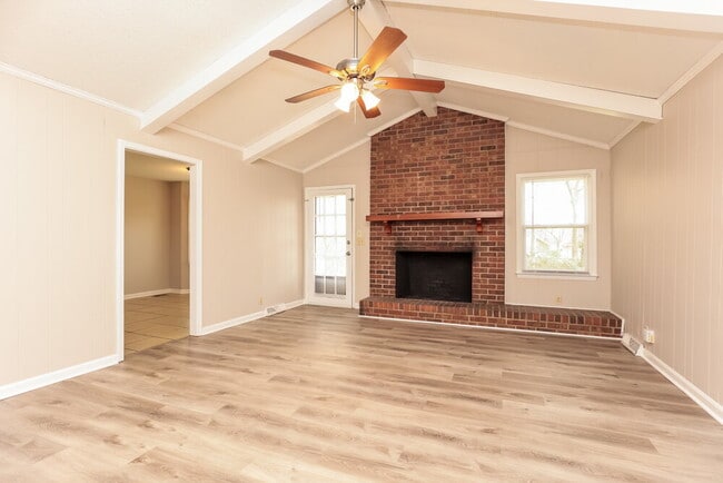 Photo - 2406 Hillmont Dr