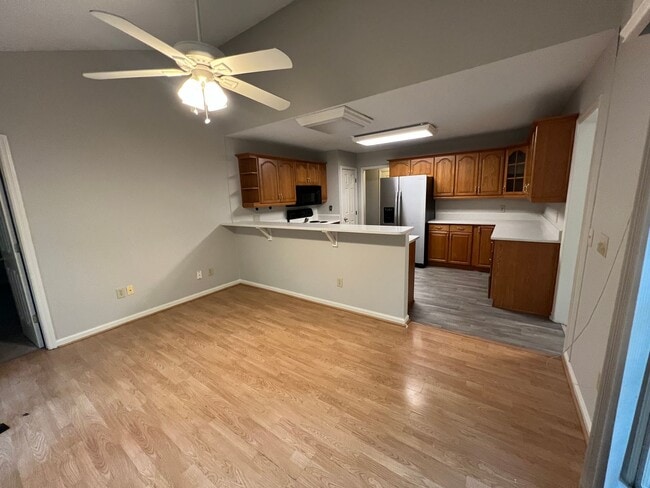 Photo - 4 Bedroom 2.5 Bathroom House for rent in Cary NC