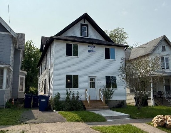 Photo - 216 Bassett St