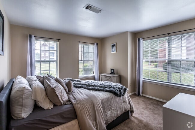 1 BR, 1 BA - 778SF