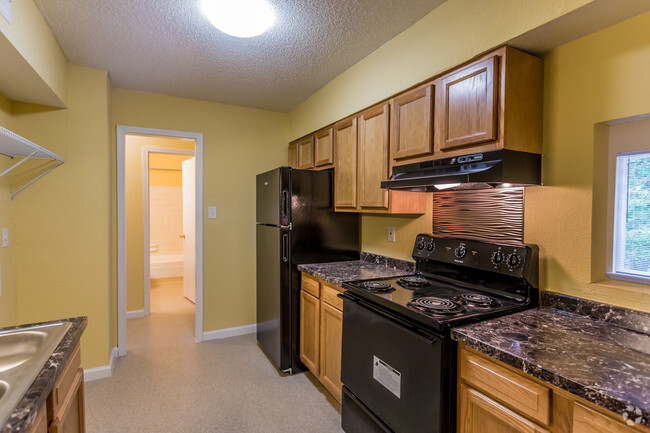 2/2 Kitchen - Walden Pointe Rental