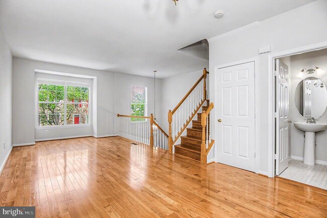 Photo - 45527 Grand Central Sq