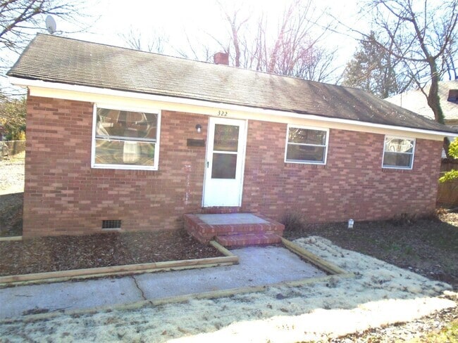 Building Photo - 322 N Hoskins Rd Rental