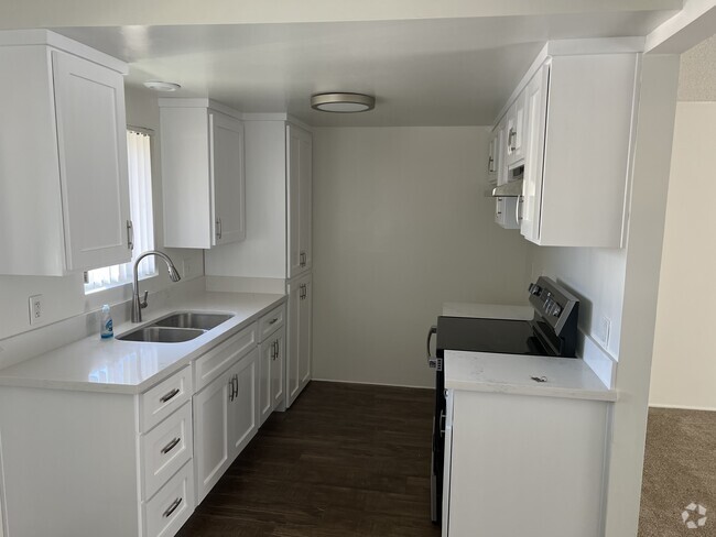 Building Photo - 1030 W 159th St Unit 5 Rental
