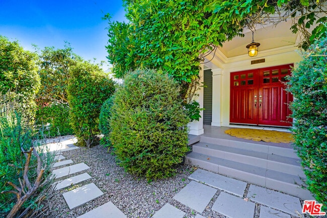 Photo - 2049 N Berendo St