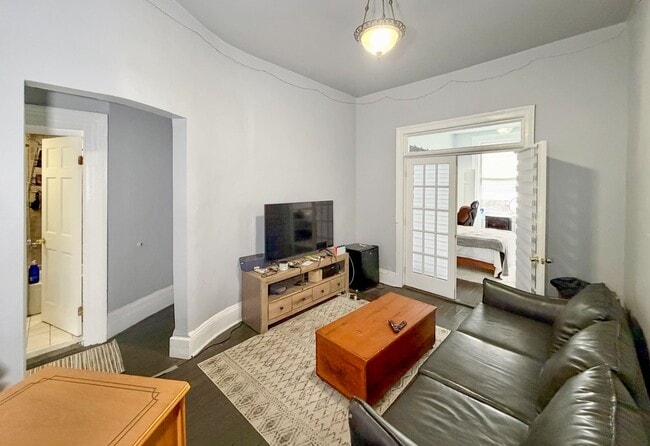 Building Photo - 802 Washington St Unit 1