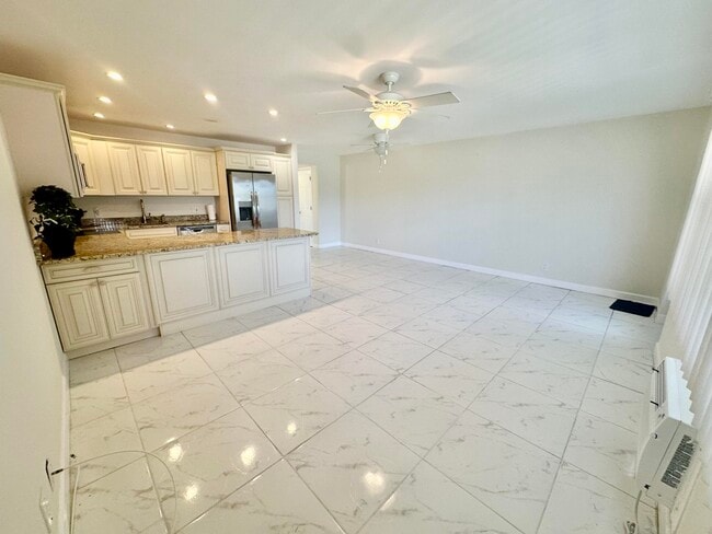 Photo - 42 Sussex E Unit B