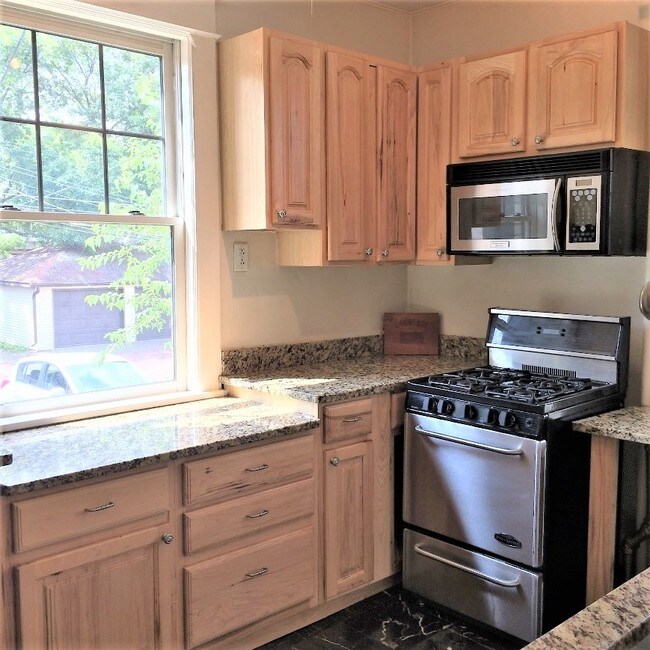 Modern appliances, granite $ plenty of sun! - Grand Victoria Flats Unit 5