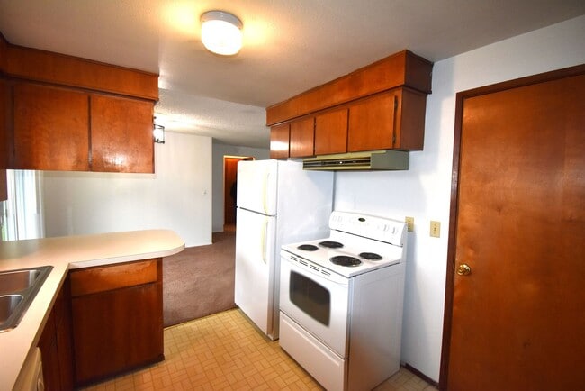 Photo - Well kept duplex with garage. Unit 865 E St.