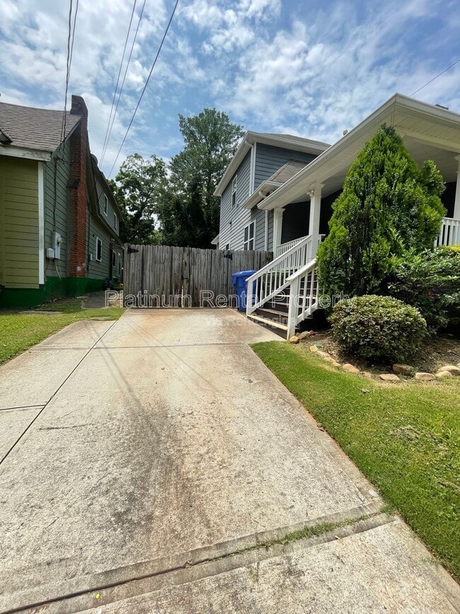 Photo - 149 Dahlgren St SE