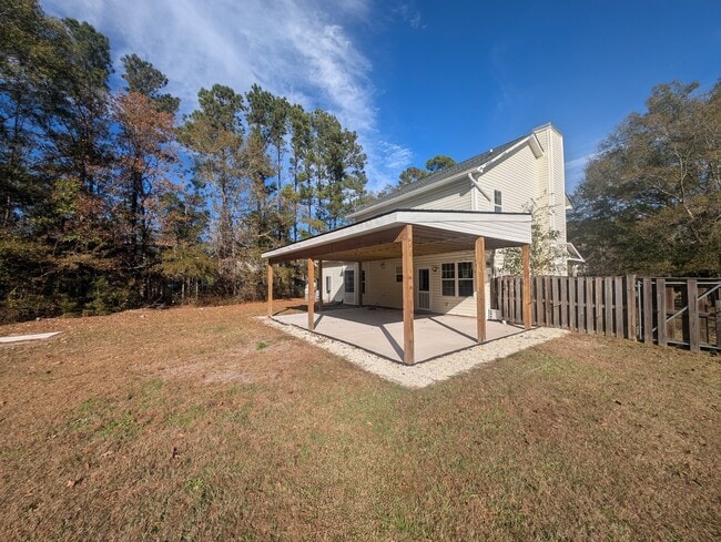 Photo - 717 Windsor Dr SE