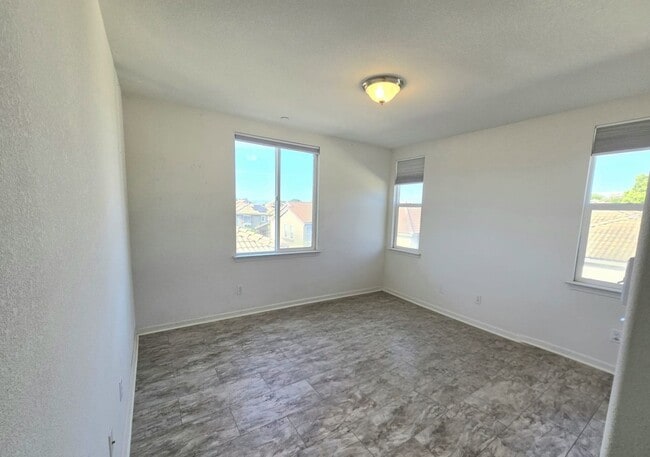 Photo - 336 Toscana Way