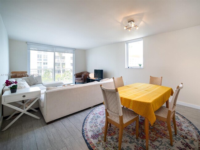 Photo - 1665 Bay Rd Unidad 421