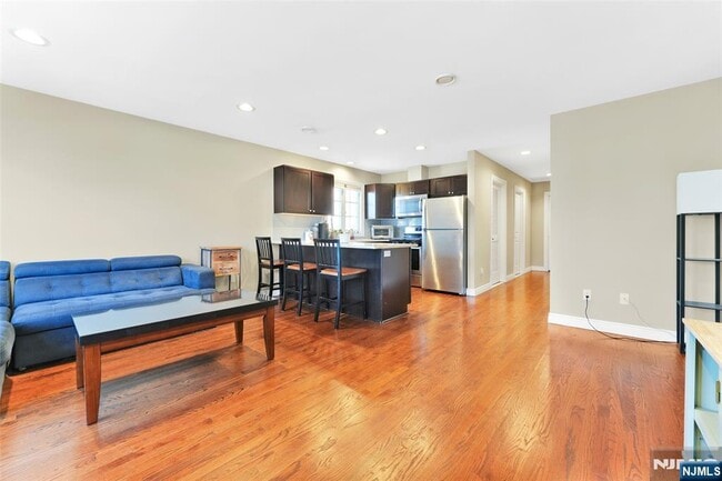 Photo - 210 Hackensack St