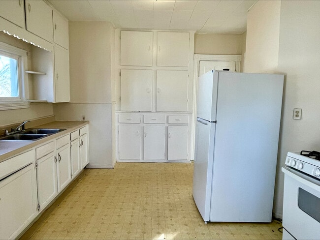 Photo - 580 Dayton St