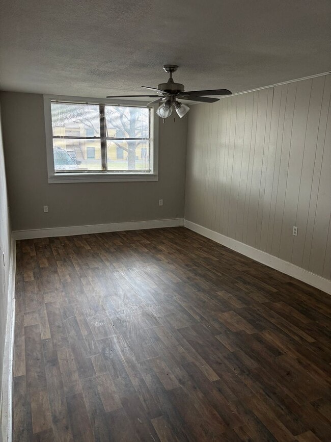 Photo - 4/2 on Washington St in Sherman!