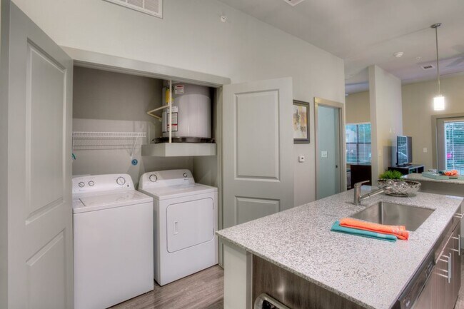 Photo - 3600 Montrose-ID009.2 Unit ID009.2