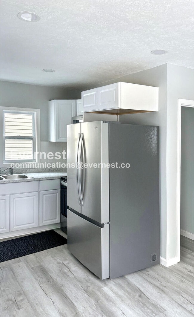 Photo - 1270 Moore St