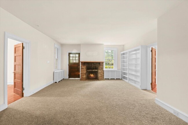 Photo - 317 Waterloo Ave