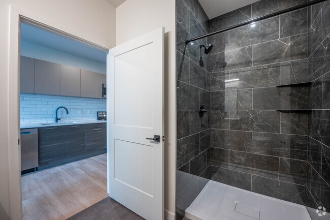 1BR, 1BA - 519SF - Bathroom