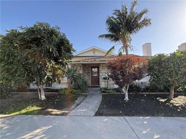 Building Photo - 7672 Amazon Dr Unit 1