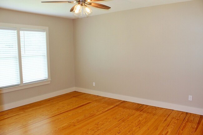 Photo - 2411 S Market St