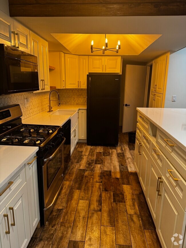 Building Photo - 1187 Richmond Ave Rental