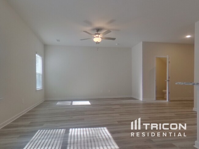 Photo - 449 Prescott Wy