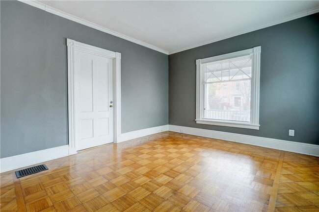 Photo - 745 University Ave