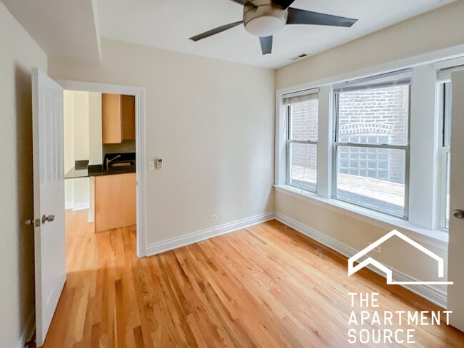 Photo - 1214 W Waveland Ave Unidad 1