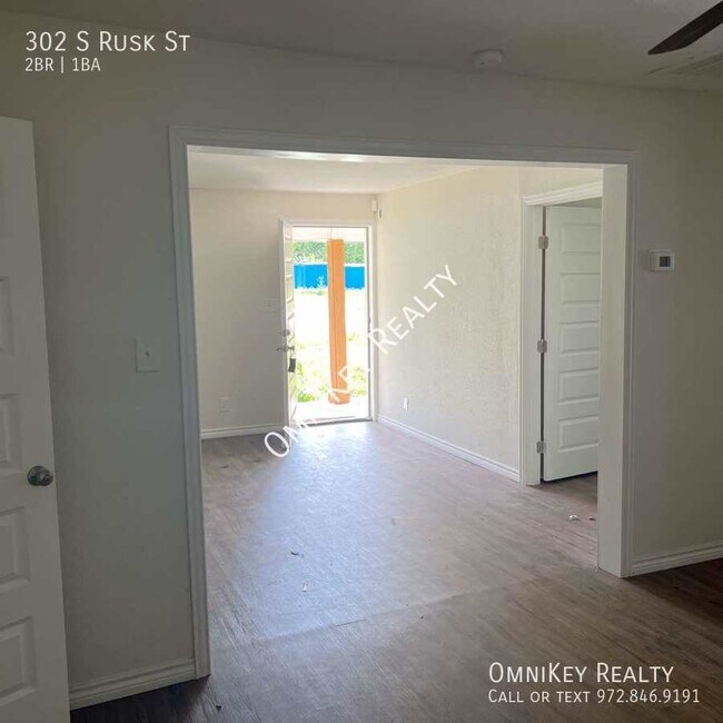 Photo - 302 S Rusk St