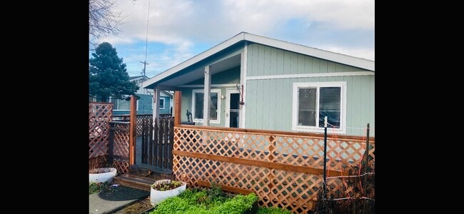 Photo - 246 W Maple St