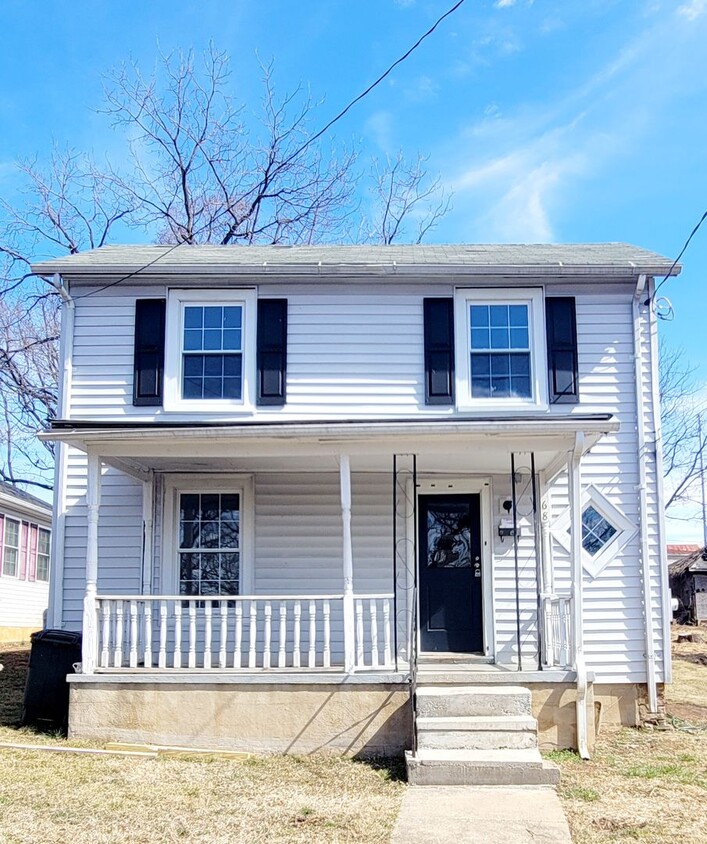 Two-Bedroom Single Family Home in Downtown... - Two-Bedroom Single Family Home in Downtown...