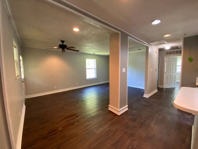 Photo - 1107 Esma St