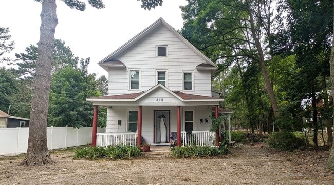 Building Photo - 218 N Baldwin St Unit 4