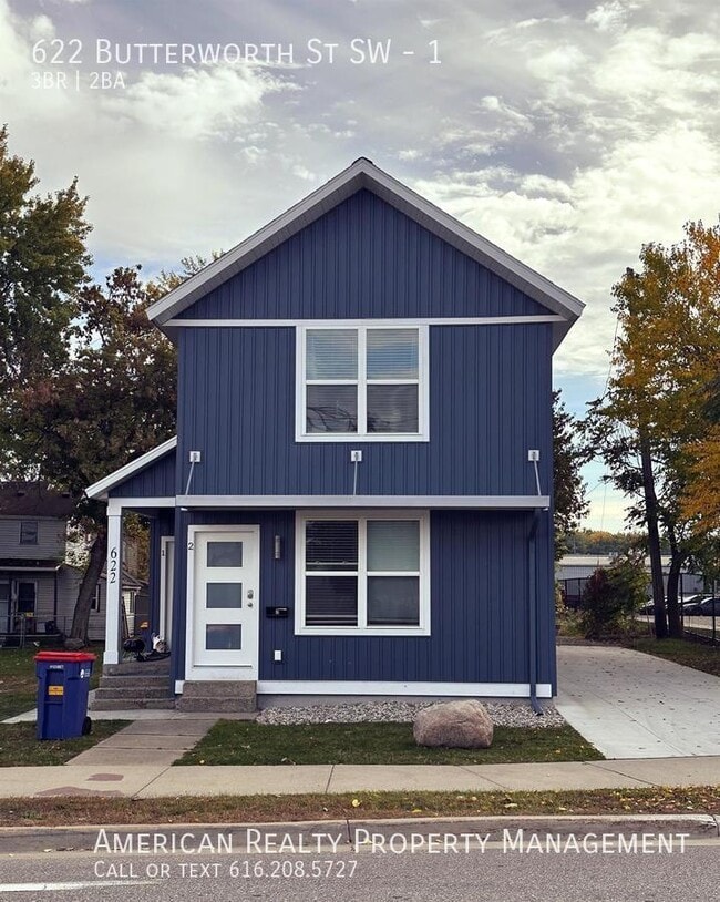 Building Photo - 622 Butterworth St SW Unit 1