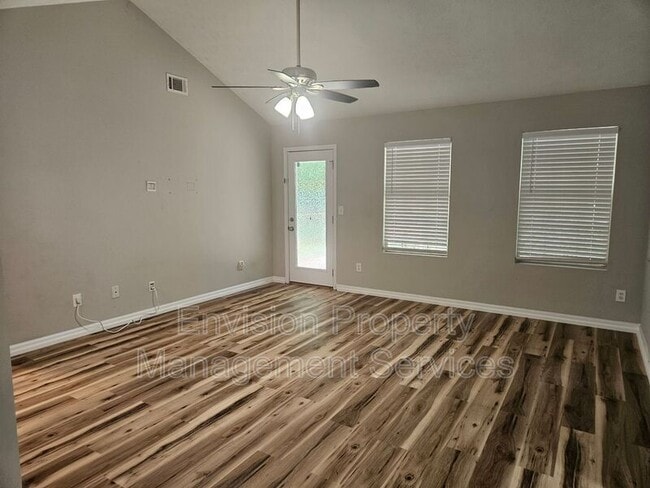 Photo - 479 Lakeshore Dr
