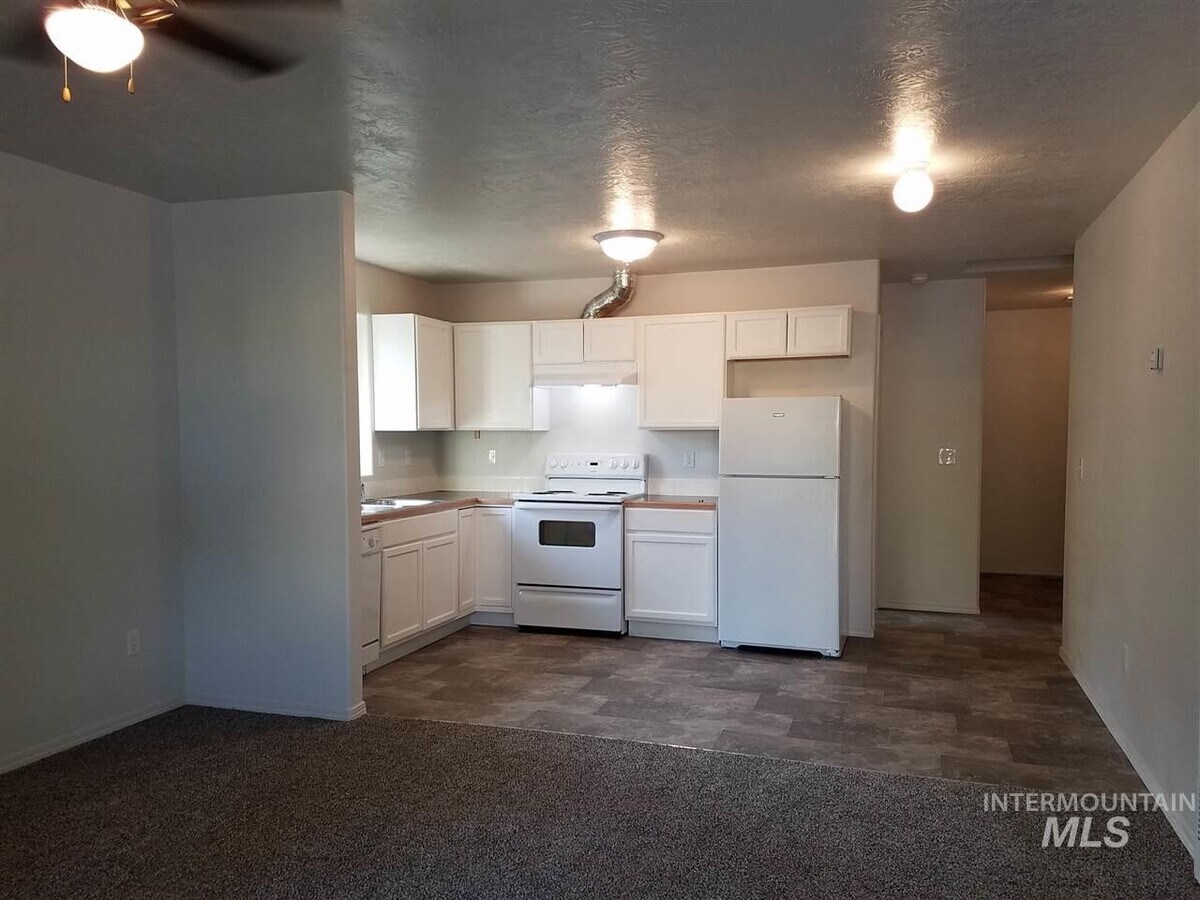 Photo - 911 S Commercial Ave