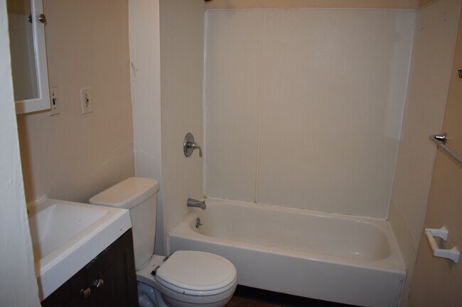 Photo - 102 Englewood Ave