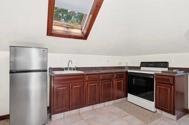 Photo - 612 Grove St