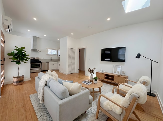 Photo - 3654 Harriman Ave Unidad 3654