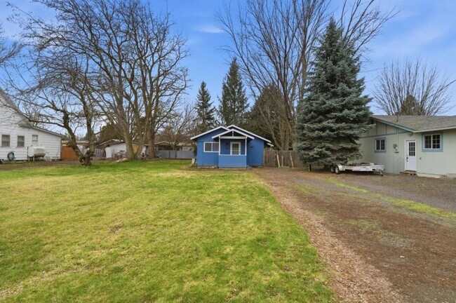 Photo - 355 W 6th St