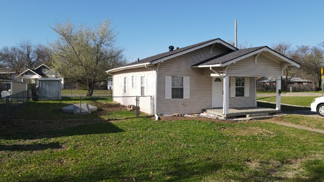 Photo - 815 E Main St
