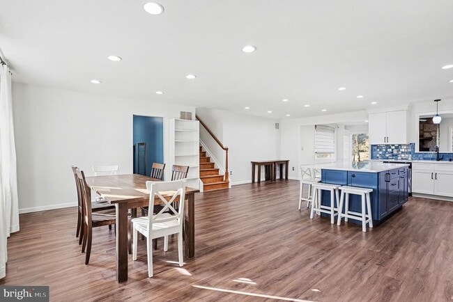 Building Photo - 906 Shelburne Rd